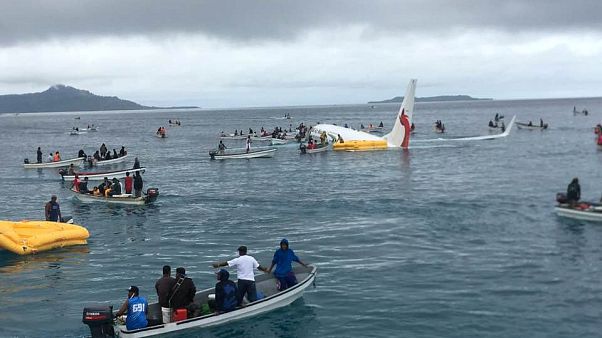 People are evacuated from an Air Niugini plane crashed in Micronesia People are evacuated from an Air Niugini plane crashed in Micronesia
