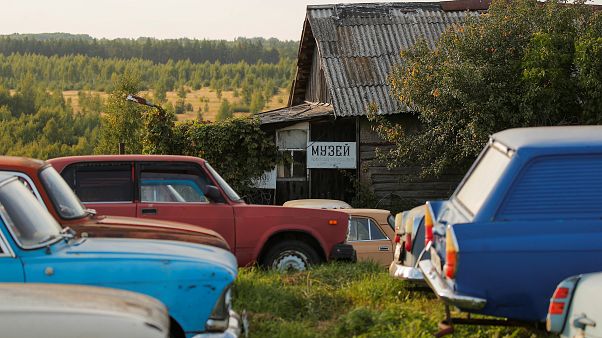 Benvenuti al museo delle vecchie auto sovietiche Benvenuti al museo delle vecchie auto sovietiche
