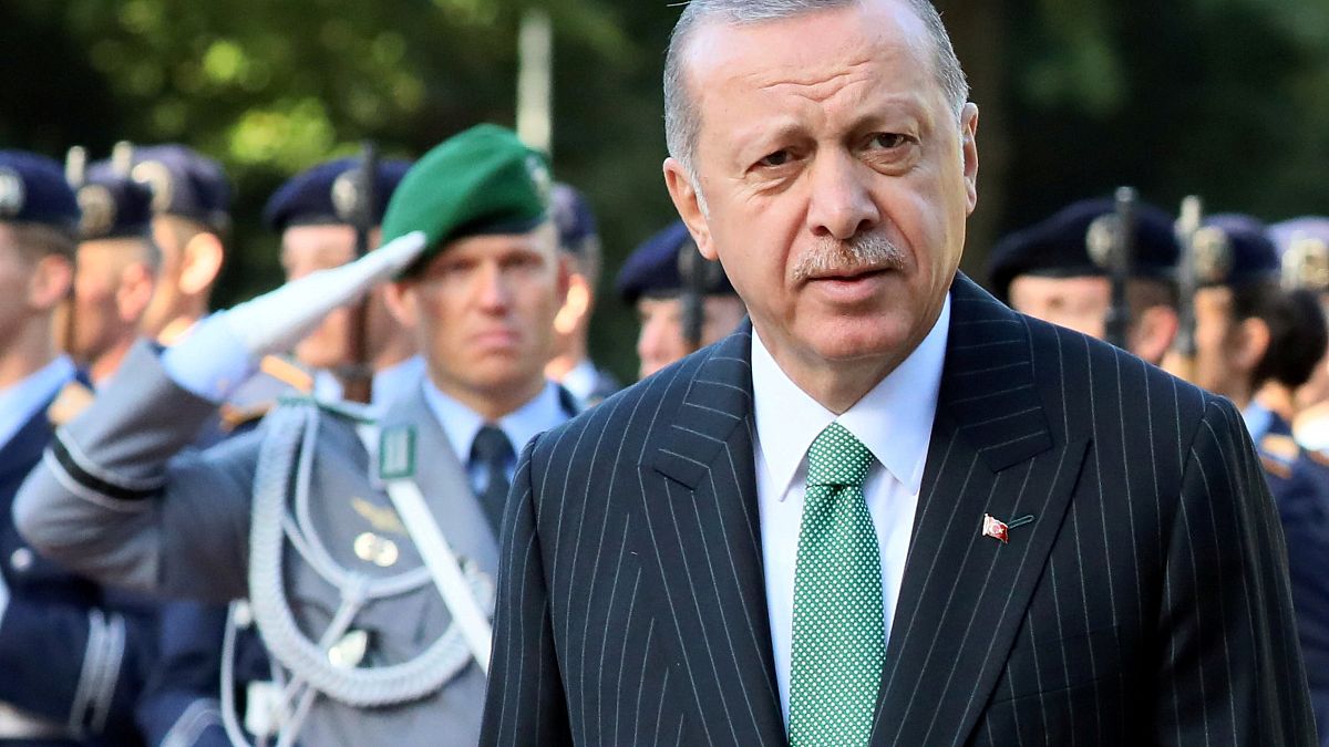  Erdogan calls for extradition for Gulen and Dundar during meeting with Merkel