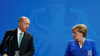 Tímido acercamiento entre Merkel y Erdogan
