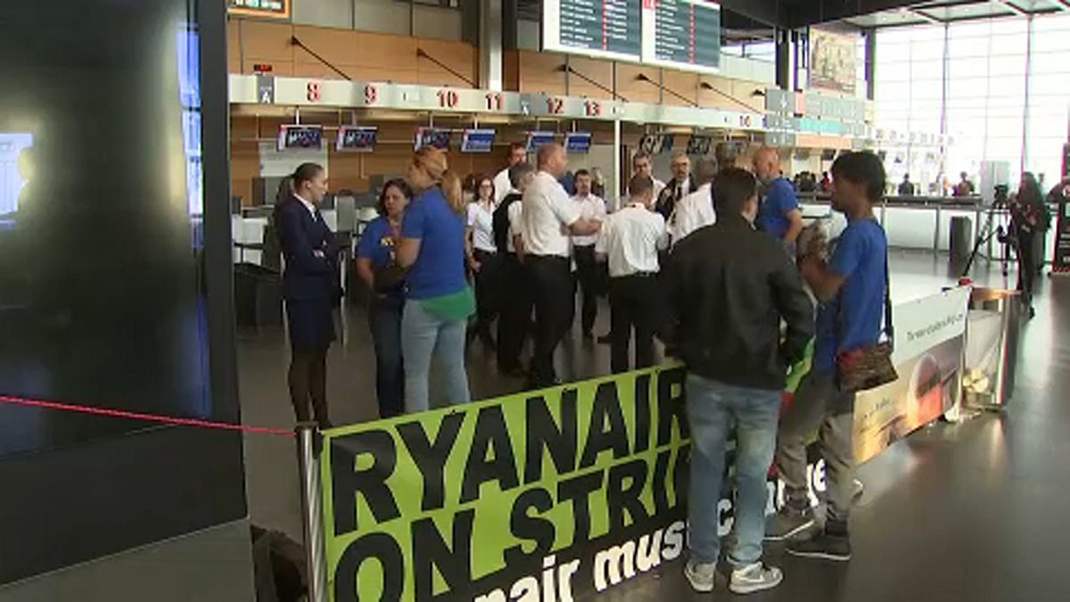 "Les esclaves en cravates" de Ryanair en grève 