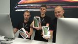 Russos entusiasmados com o iPhone XS