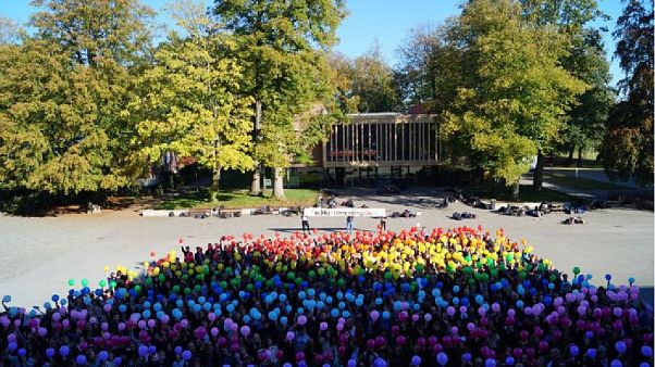 Bunter Protest für einen schwulen Referendar an einer Schule in Borken Bunter Protest für einen schwulen Referendar an einer Schule in Borken