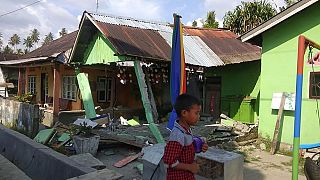 Endonezya'da 7.7 şiddetinde depremin ardından Tsunami dalgaları 2 metreye ulaştı