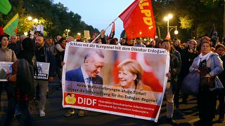 In Berlin und im Internet: Protest gegen Erdogan in 10 Tweets