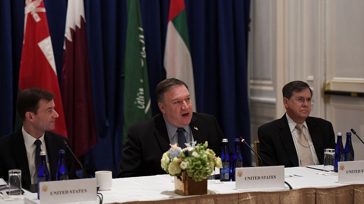 مایک پمپئو نمایندگان قطر و عربستان را سر یک میز نشاند