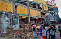 Ινδονησία: Τουλάχιστον 384 νεκροί από το σεισμό και το τσουνάμι