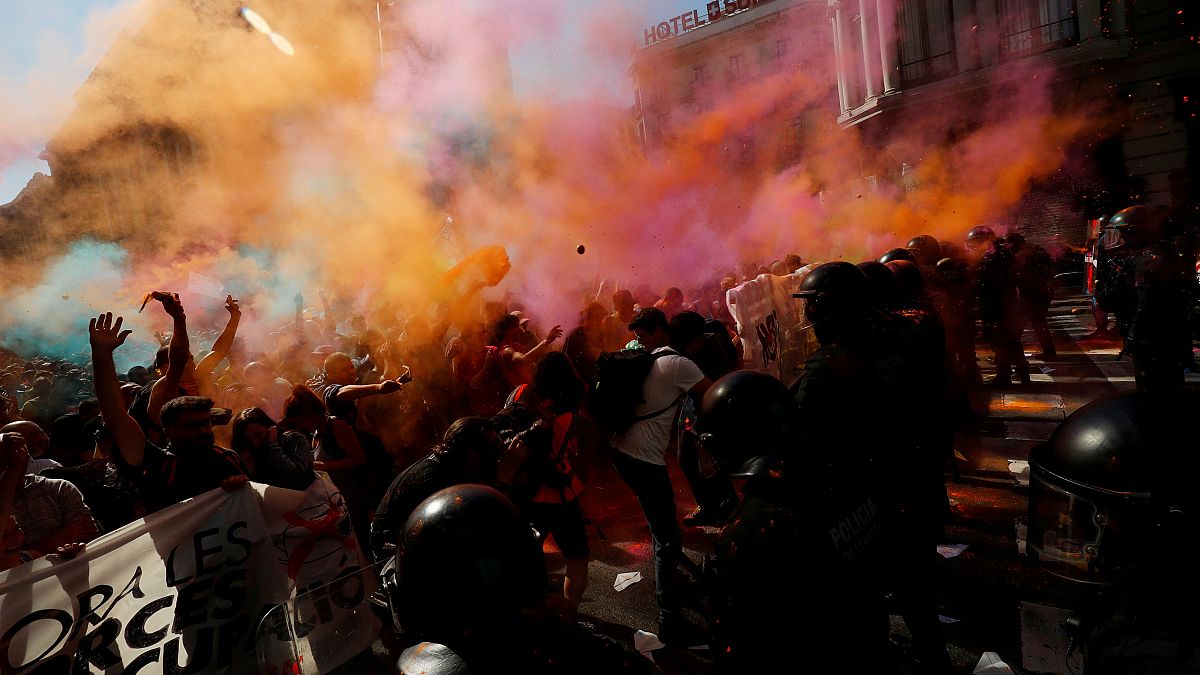 Καταλονία: Επεισόδια μεταξύ αυτονομιστών και αστυνομίας