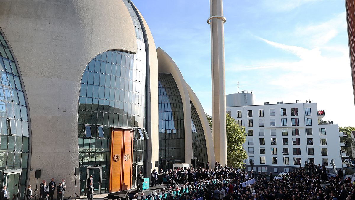 إردوغان يفتتح المسجد الرئيسي في كولونيا غرب ألمانيا