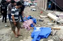 فيديو: مشاهد الدمار الكارثي وموجات تسونامي تجتاح جزيرة سولاويسي في إندونيسيا