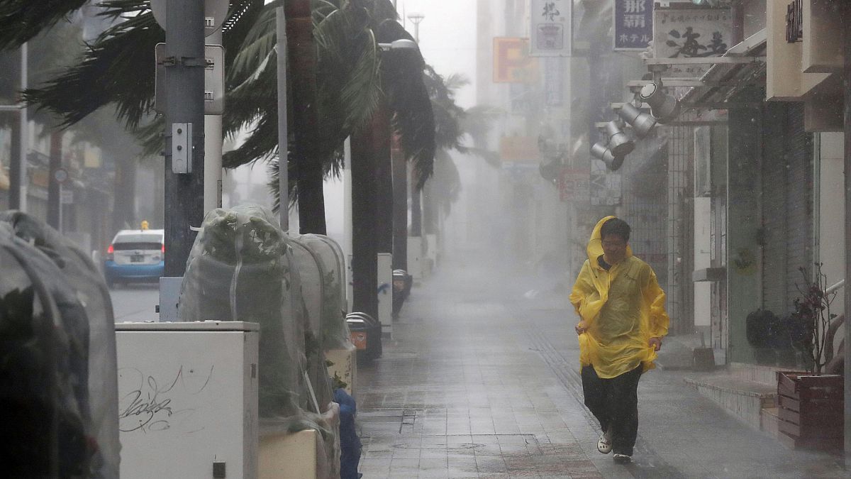 Le typhon Trami frappe le Japon