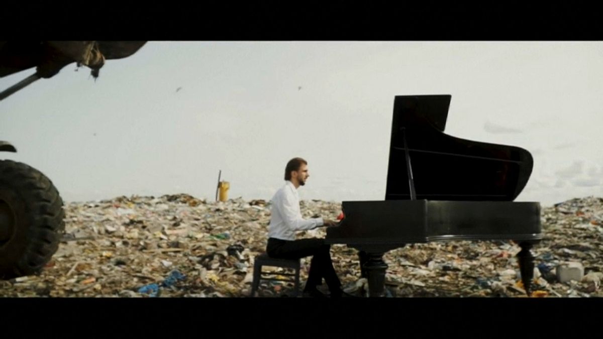 احیای «نفس سیاره» با نوازندگی پیانو در زباله‌دانی