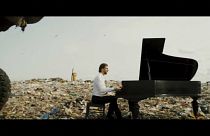 احیای «نفس سیاره» با نوازندگی پیانو در زباله‌دانی
