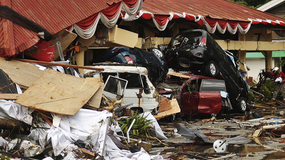 Endonezya: Deprem ve tsunaminin ardından ölü sayısı 832'ye ulaştı