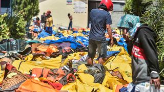 Ινδονησία: Ξεπέρασαν τους 800 οι νεκροί από τον σεισμό και το τσουνάμι