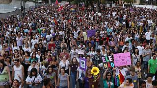 Mulheres aos milhares contra Bolsonaro