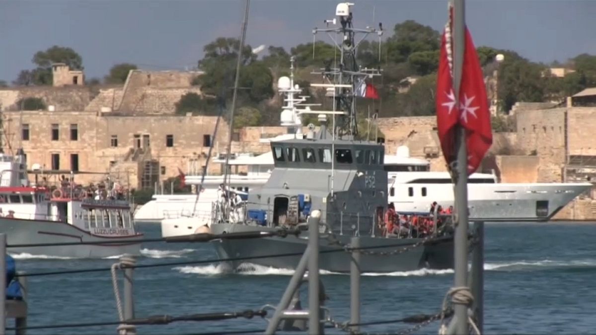 Llegan a Malta, tras días en el mar, los 58 migrantes recatados por el Aquarius 