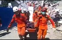 Sismo na Indonésia: as difíceis tarefas de resgate 