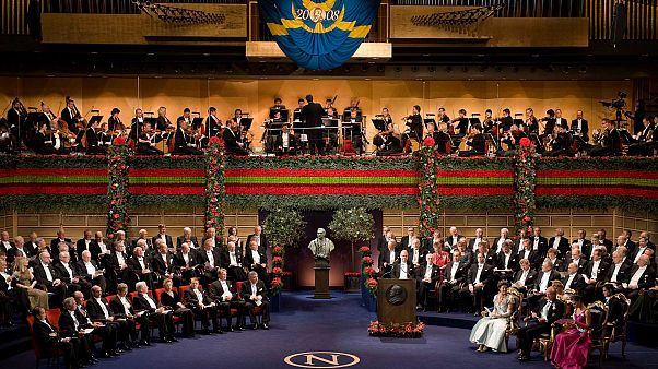 A Nobel-díjak átadási ünnepségének résztvevői Stockholmban 2008-ban A Nobel-díjak átadási ünnepségének résztvevői Stockholmban 2008-ban