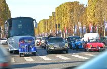 Desfile de clássicos em Paris