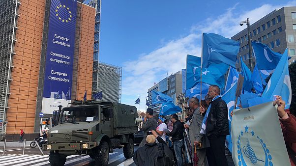 Uygur Türkleri AB kurumları önünde Çin’i protesto etti Uygur Türkleri AB kurumları önünde Çin’i protesto etti
