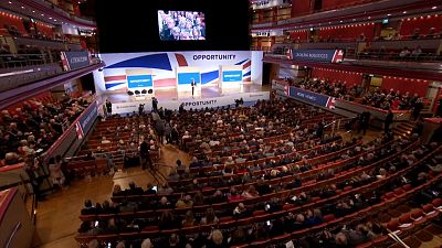 Britische Konservative streiten auf Parteitag über Brexit-Kurs
