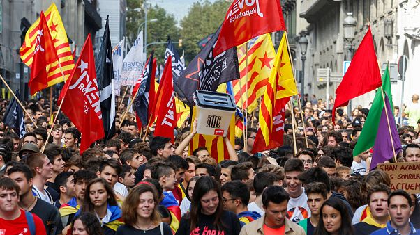 Miles de estudiantes proindependencia toman el centro de Barcelona Miles de estudiantes proindependencia toman el centro de Barcelona