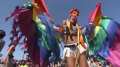 شاهد: القنصل البريطاني وحوالي المليون يشاركون بموكب للمثليين في البرازيل