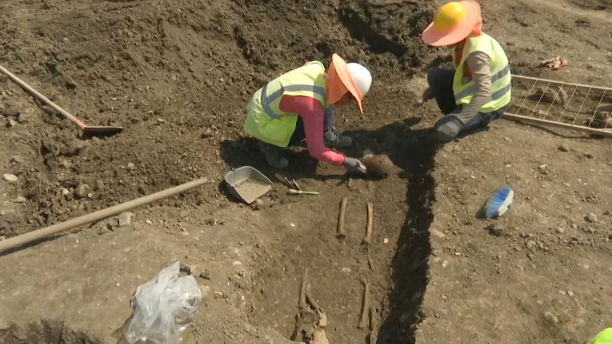 Arnavutluk'ta doğalgaz hattı inşaatı esnasında 5 bin yıllık bir site keşfedildi