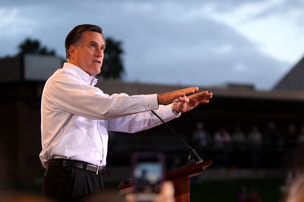 Mitt Romney at rally in Mesa/ Gage Skidmore