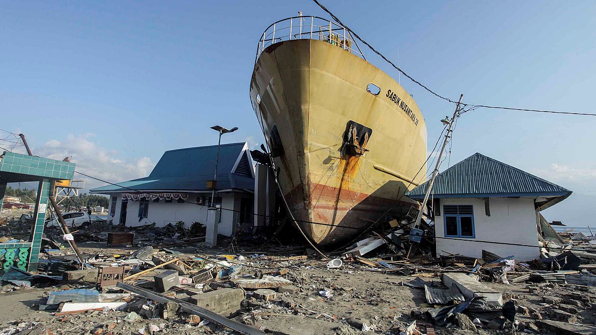Sismo e tsunami: Indonésia atualiza balanço para 1234 mortes 