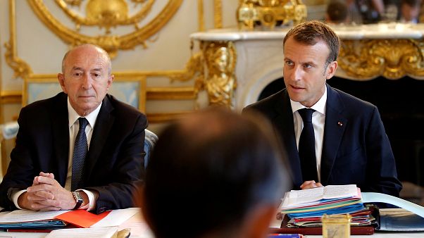 Fransa Cumhurbaşkanı Macron İçişleri Bakanı'nın istifasını kabul etmedi Fransa Cumhurbaşkanı Macron İçişleri Bakanı'nın istifasını kabul etmedi