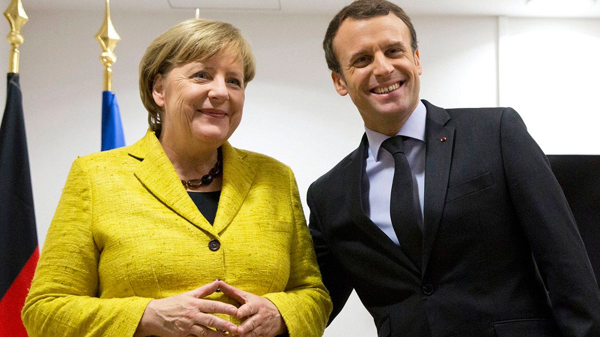 Angela Merkel és Emmanuel Macron Brüsszelben 2017. december 14-én