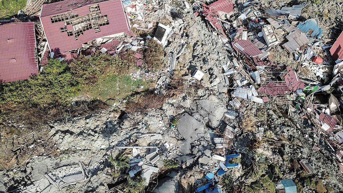 Número de mortos ultrapassa os 1300 após maremoto