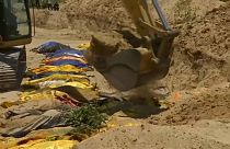 إندونيسيا تدفن ضحايا الزلزال والتسونامي في مقابر جماعية تفاديا للأوبئة