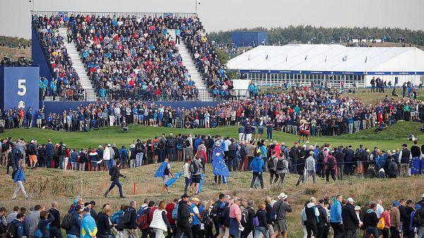 Ryder Cup: Frau verliert Augenlicht - von Golfball mitten im Gesicht getroffen Ryder Cup: Frau verliert Augenlicht - von Golfball mitten im Gesicht getroffen