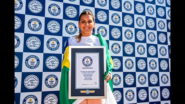 Surfista Maya Gabeira entra para o Guiness Book com onda na Nazaré Surfista Maya Gabeira entra para o Guiness Book com onda na Nazaré