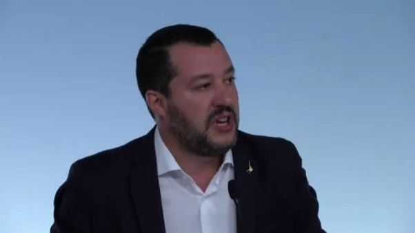 Στα άκρα η κόντρα Σαλβίνι-Γιούνκερ Στα άκρα η κόντρα Σαλβίνι-Γιούνκερ