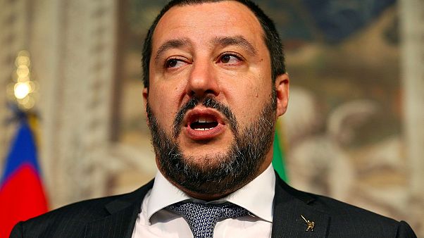 Salvini rejeita críticas de Juncker e diz que Itália é um país soberano Salvini rejeita críticas de Juncker e diz que Itália é um país soberano