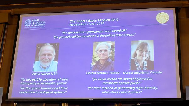Le Nobel de physique à trois chercheurs pour leurs travaux sur les lasers Le Nobel de physique à trois chercheurs pour leurs travaux sur les lasers