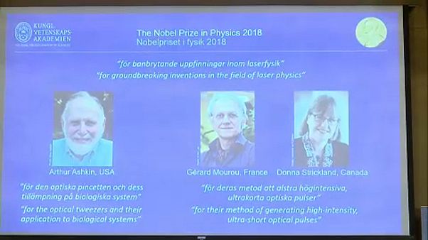 Három lézerkutatóé az idei fizikai Nobel-díj Három lézerkutatóé az idei fizikai Nobel-díj