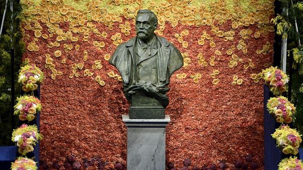 Premio Nobel: dai Curie ad Hitler, tutti i numeri e le curiosità Premio Nobel: dai Curie ad Hitler, tutti i numeri e le curiosità