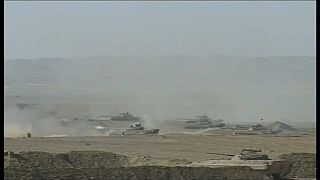 شاهد: تدريبات عسكرية للجيش الجزائري بالقرب من الحدود الليبية