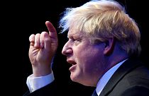 Boris Johnson ataca a May por su plan para el Brexit