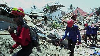 Terremoto Indonesia: si scava alla ricerca dei sopravvissuti