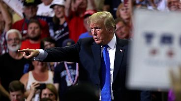 Donald Trump aproveita comício para tentar descredibilizar professora