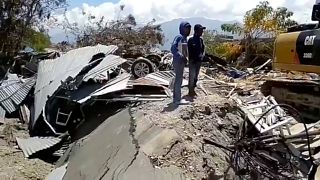 إندونيسيا: ارتفاع عدد قتلى الزلزال وتسونامي إلى1407