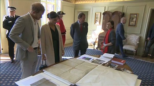 Meghan et Harry visitent le comté de Sussex Meghan et Harry visitent le comté de Sussex