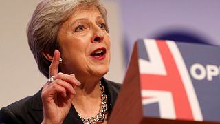 Theresa May e lo spettro della sfiducia in parlamento