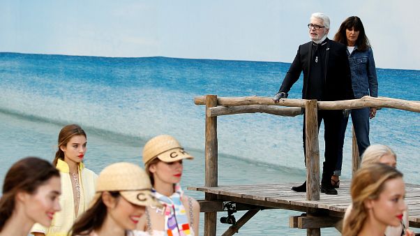 Показ Chanel на берегу океана Показ Chanel на берегу океана